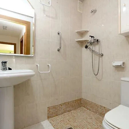 In With 3 Bedrooms And 2 Bathrooms. Apartment Calpe