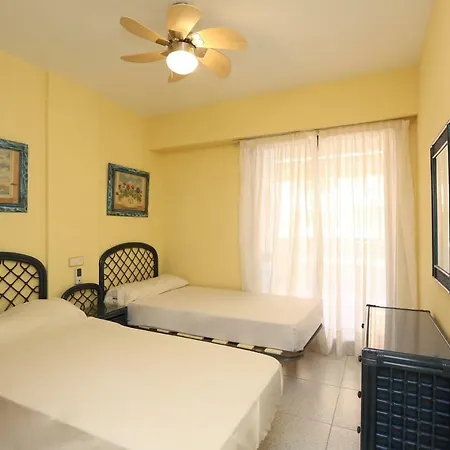 In With 3 Bedrooms And 2 Bathrooms. Apartment Calpe